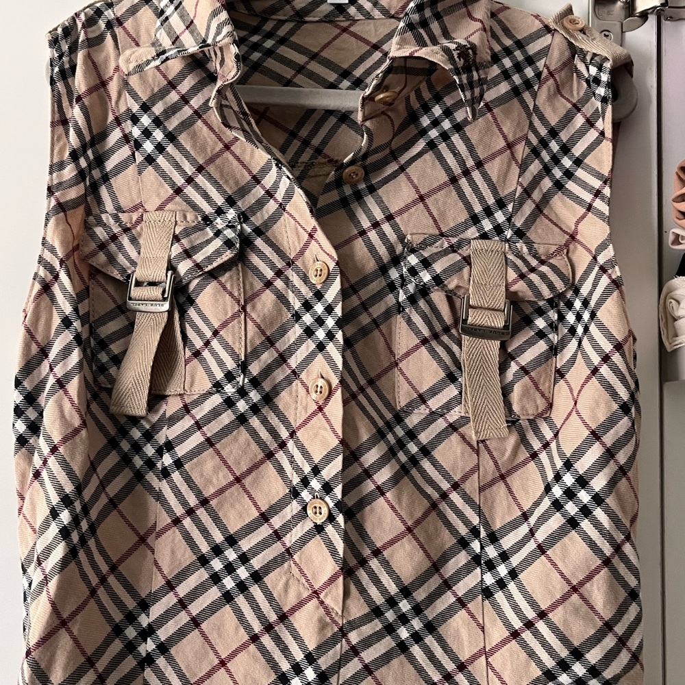 Plaid Sleeveless Shirt with Buckle Details